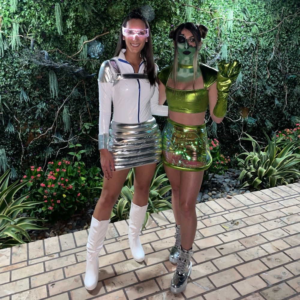 Ailen costume